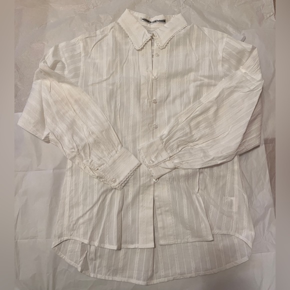 White shirt - Picture 1 of 9